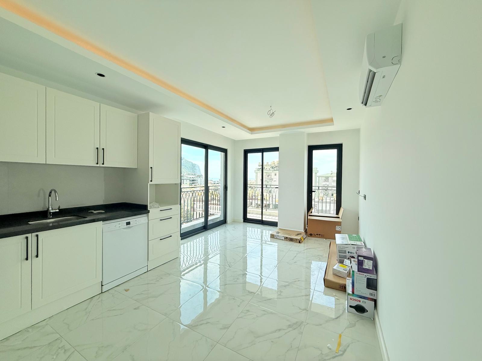 Zu verkaufen ist eine komfortable 1+1-Wohnung im prestigeträchtigen Komplex Elite Elize 1 Residence, der sich im Herzen der Stadt befindet. Die 63 m² große Wohnung befindet sich im 6. Stock und bietet einen atemberaubenden Blick auf das Meer und die Burg.