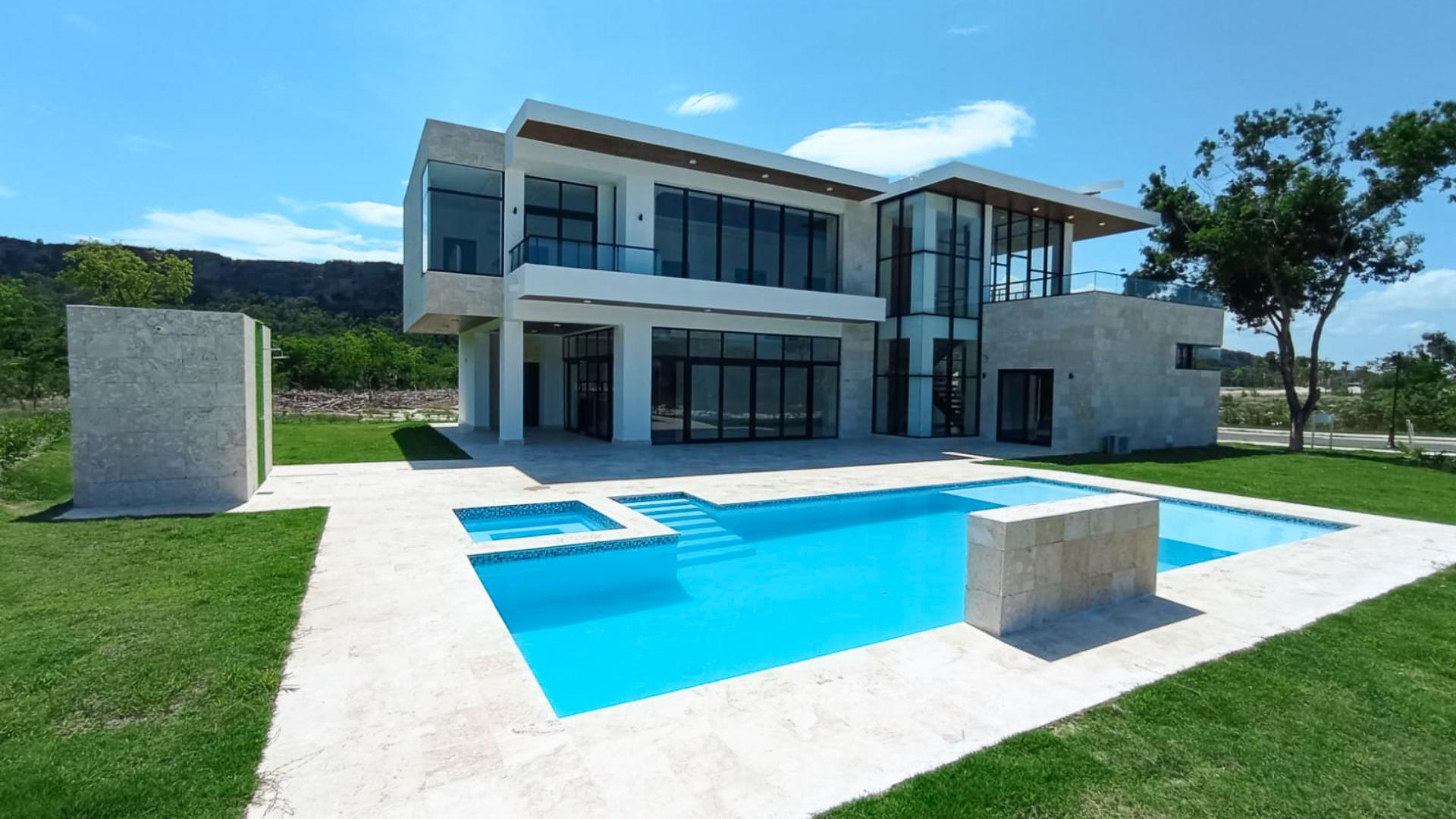 Exklusive Villa ideal für die ganze Familie, geräumige Zimmer + Dienstmädchenzimmer