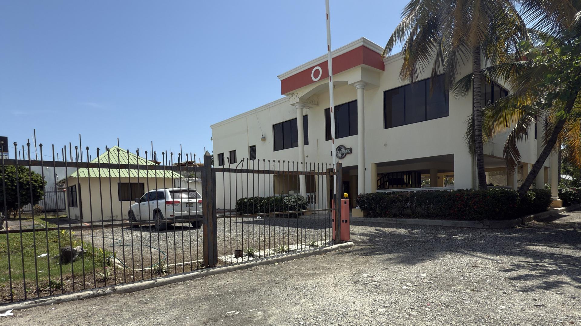 Gewerbefläche zu verkaufen in Friusa - Verkehrsgünstige Lage in Bávaro