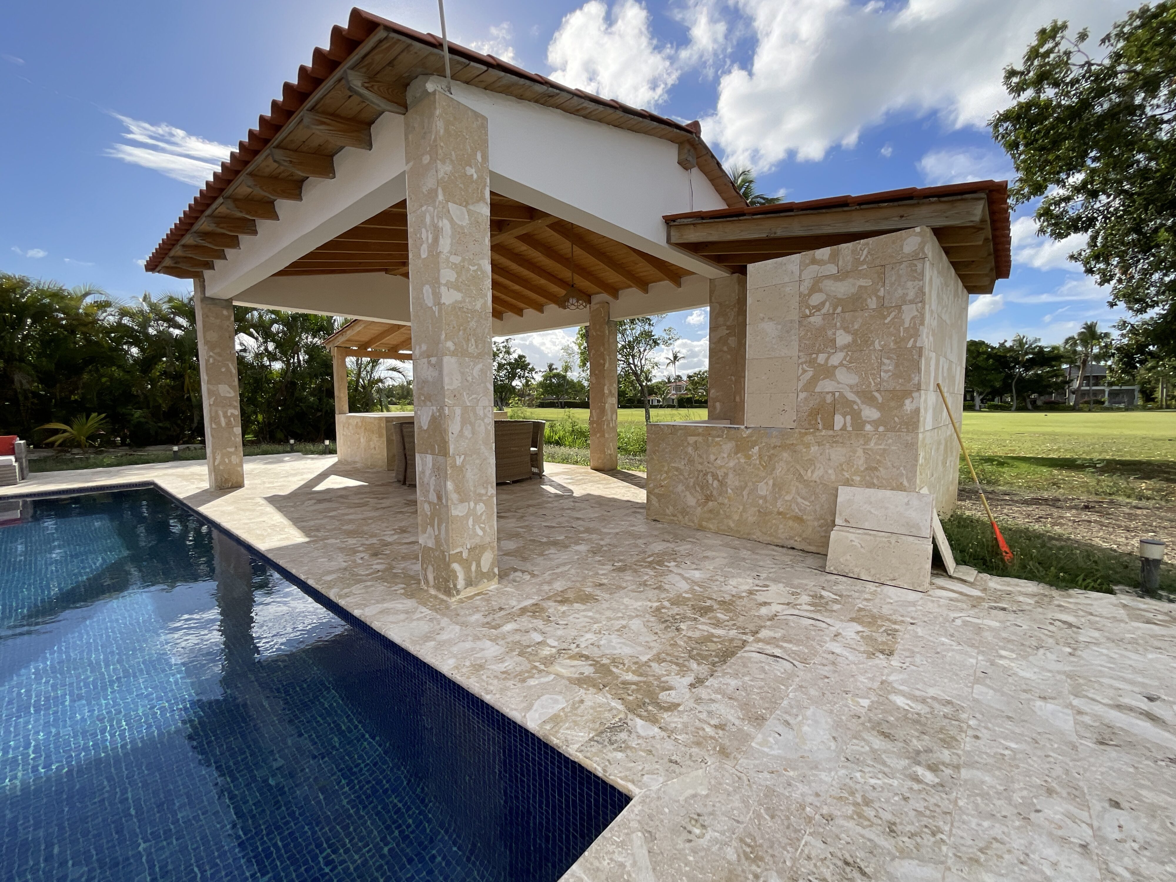 Geräumige und schöne Villa mit unglaublichen voll ausgestatteten Zimmern für die ganze Familie