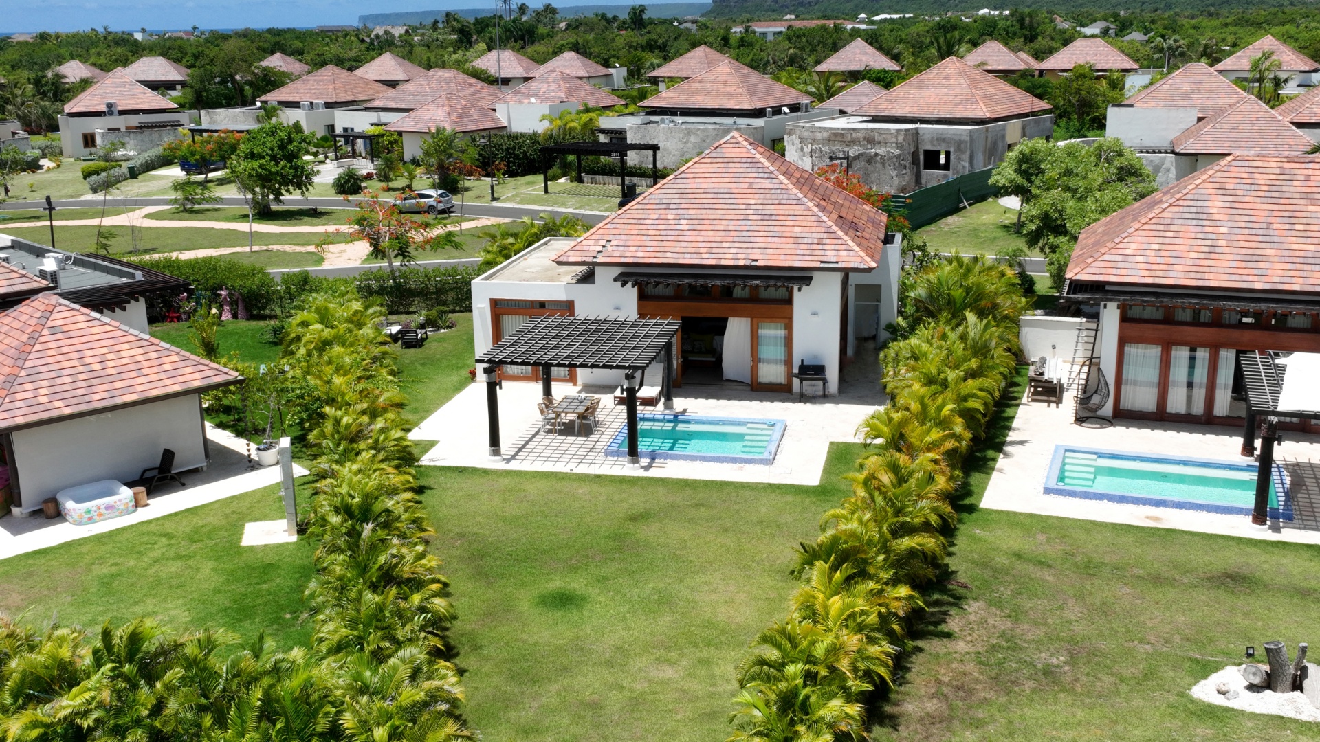Green Village in Cap Cana is an exclusive residential community that offers a sophisticated lifestyle in an unparalleled natural setting. Located in one of the most prestigious areas of the Caribbean, this community is designed to provide a luxurious and comfortable living experience, surrounded by lush greenery and stunning landscapes.