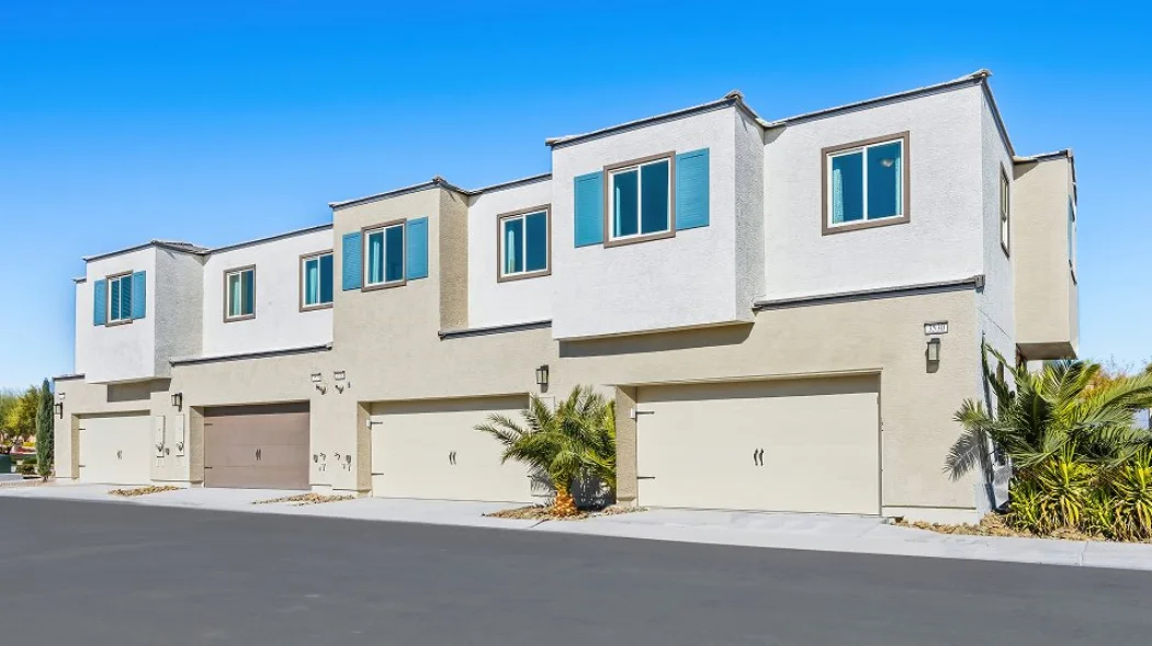 nowo wybudowany dom szeregowy  z garażem