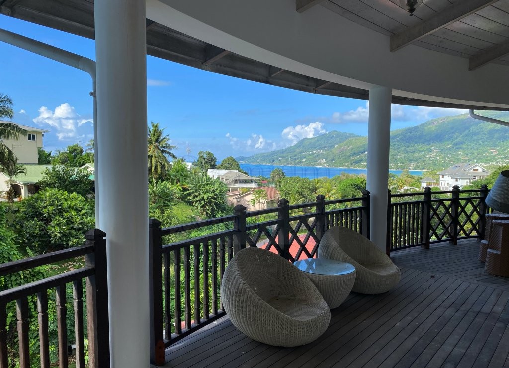 LUKSUSOWA WILLA Z WIDOKIEM NA OCEAN W BEL OMBRE