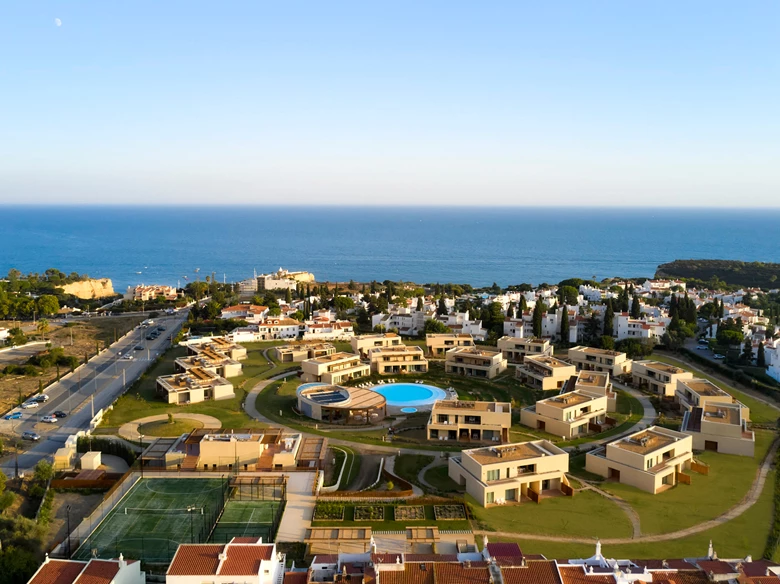 White Shell Resort: Investment and Leisure in the Algarve
