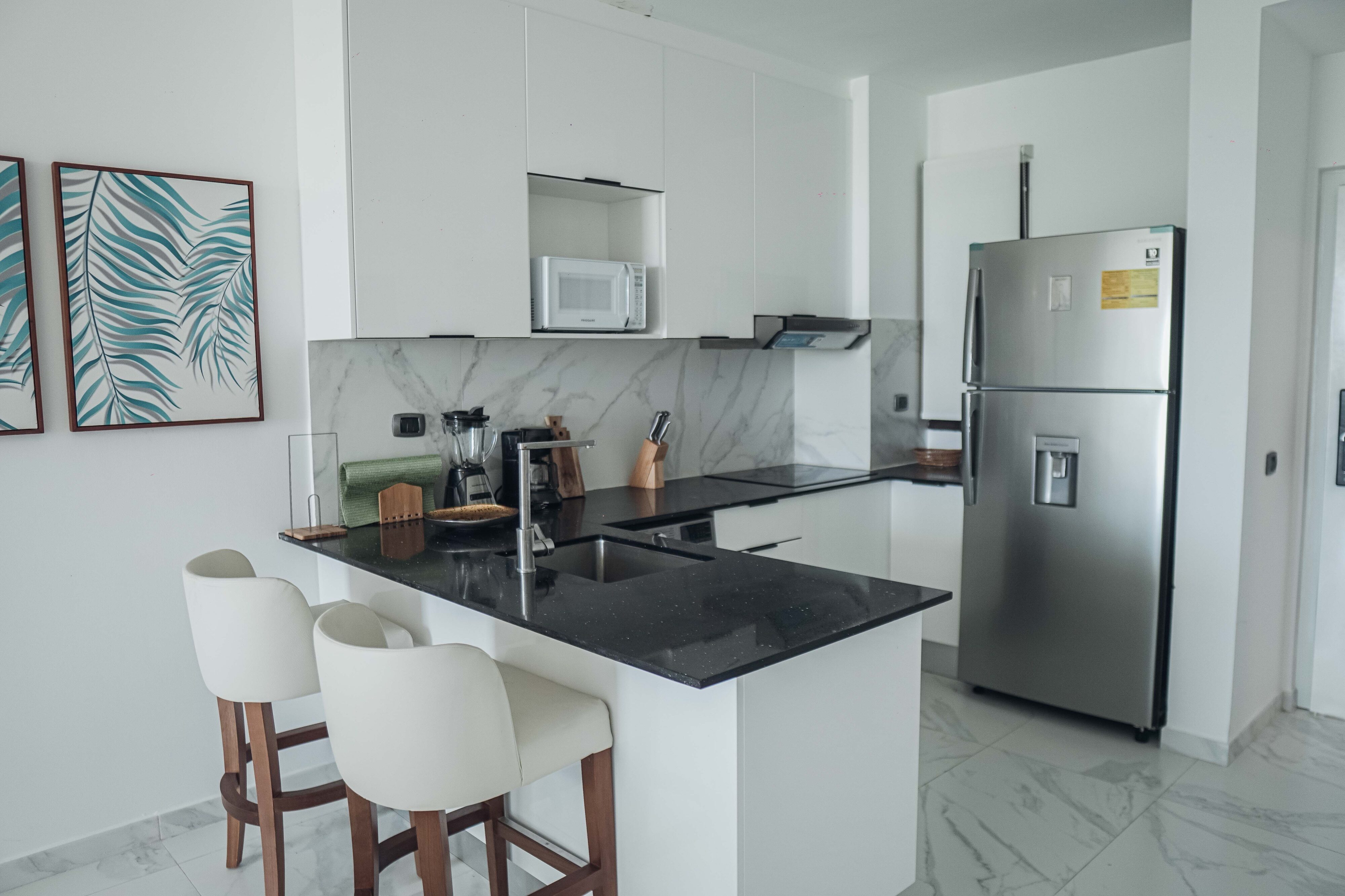 Ein fesselndes Paradies - luxuriöses und modernes 2-Zimmer-Apartment in Cana Bay Diese Immobilie wird ein charmanter und unverwechselbarer Rückzugsort sein, der es Ihnen ermöglicht, Ihre Investition durch seine verschiedenen Anpassungsoptionen und seine Nähe zu allen Unterhaltungsmöglichkeiten, die Punta Cana zu bieten hat, zu genießen.