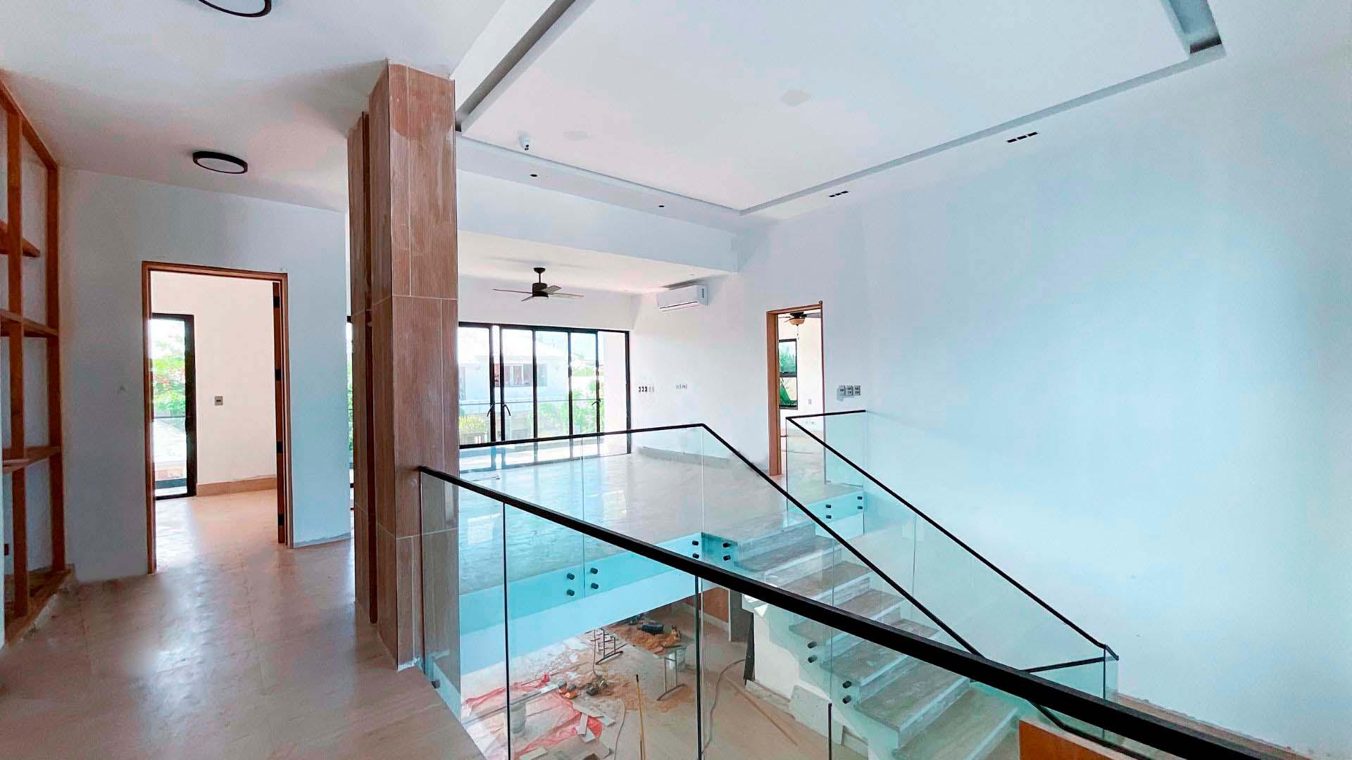 2-stöckige Luxusvilla in Punta Cana Village, 4 Schlafzimmer mit Bad, Balkon, Pool, Angestelltenzimmer