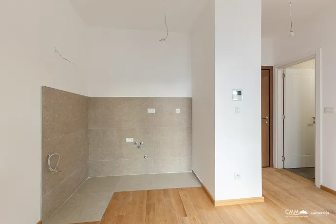 Новая студия с террасой недалеко от моря в Бечичи