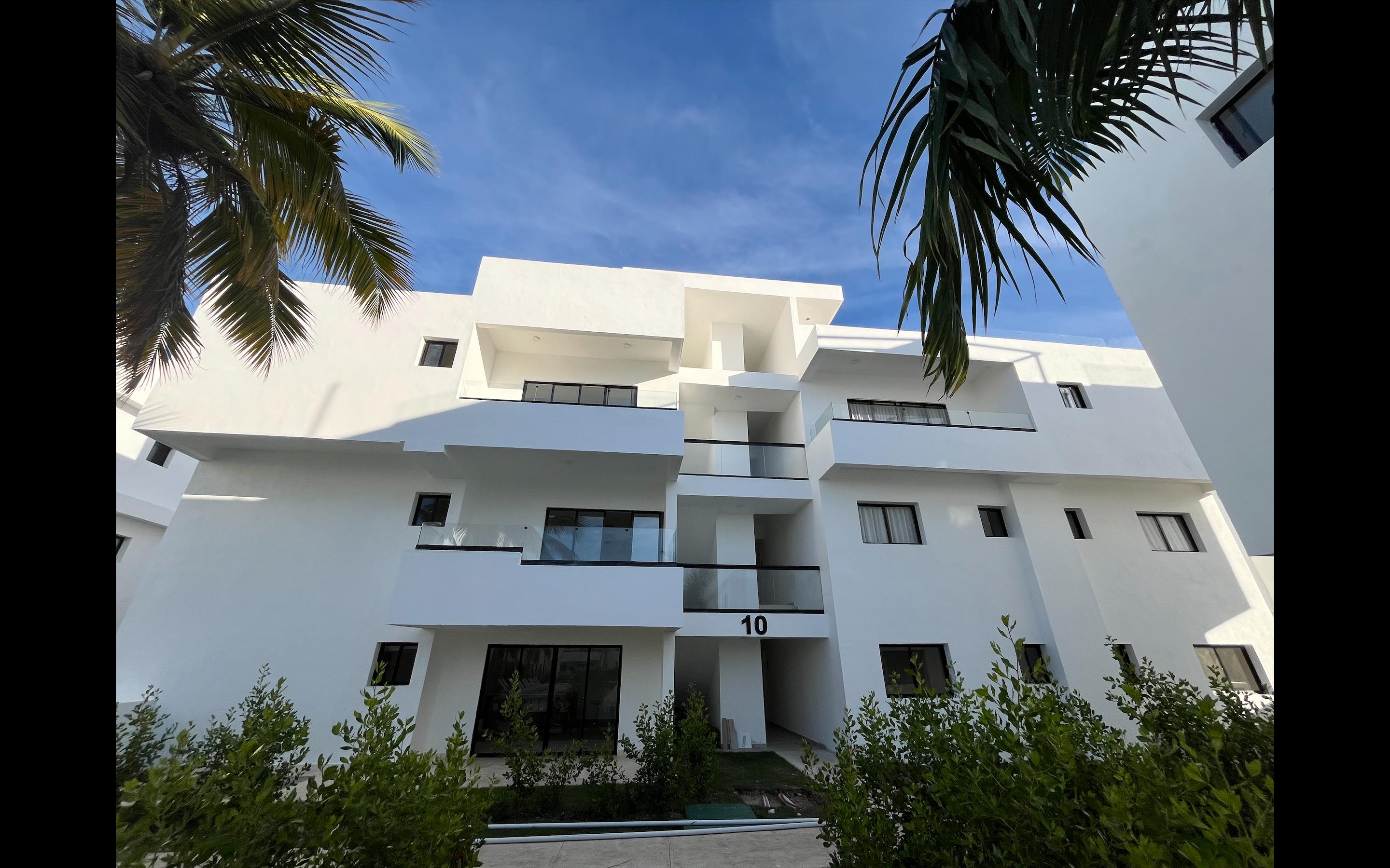 Descubra este espectacular apartamento de 1 habitación y 1 baño, listo para entregar, ubicado en la prestigiosa comunidad cerrada de White Sands Residencial, en el corazón de Bávar