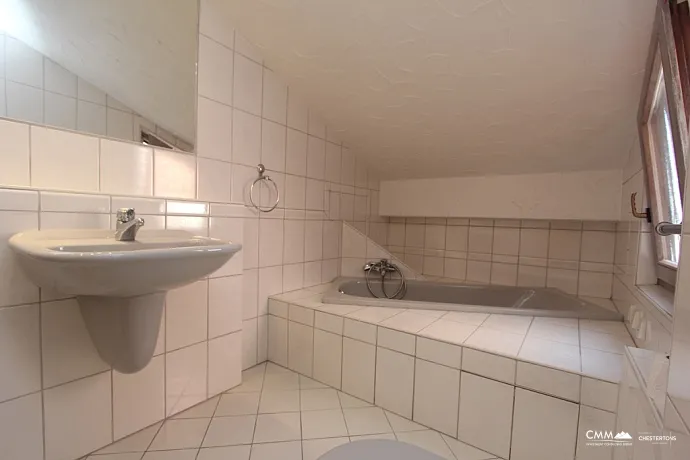 Просторная квартира на последнем этаже в Будве